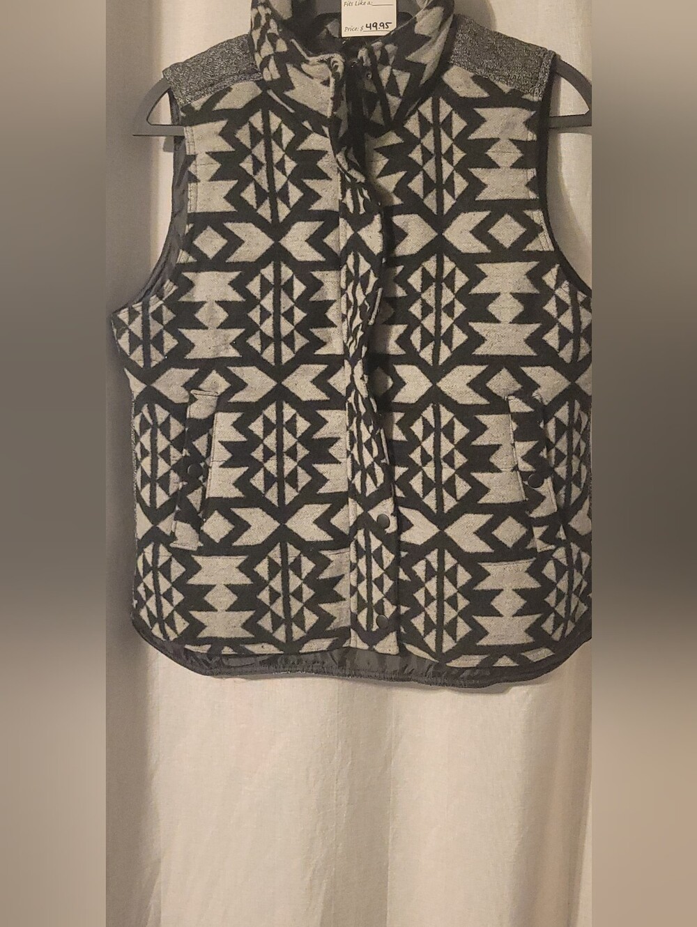 Staccato Geometric Chevron Pattern Quilted Vest in Black and Cream